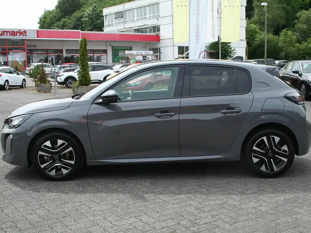 Peugeot 208 - Thumbnail 9