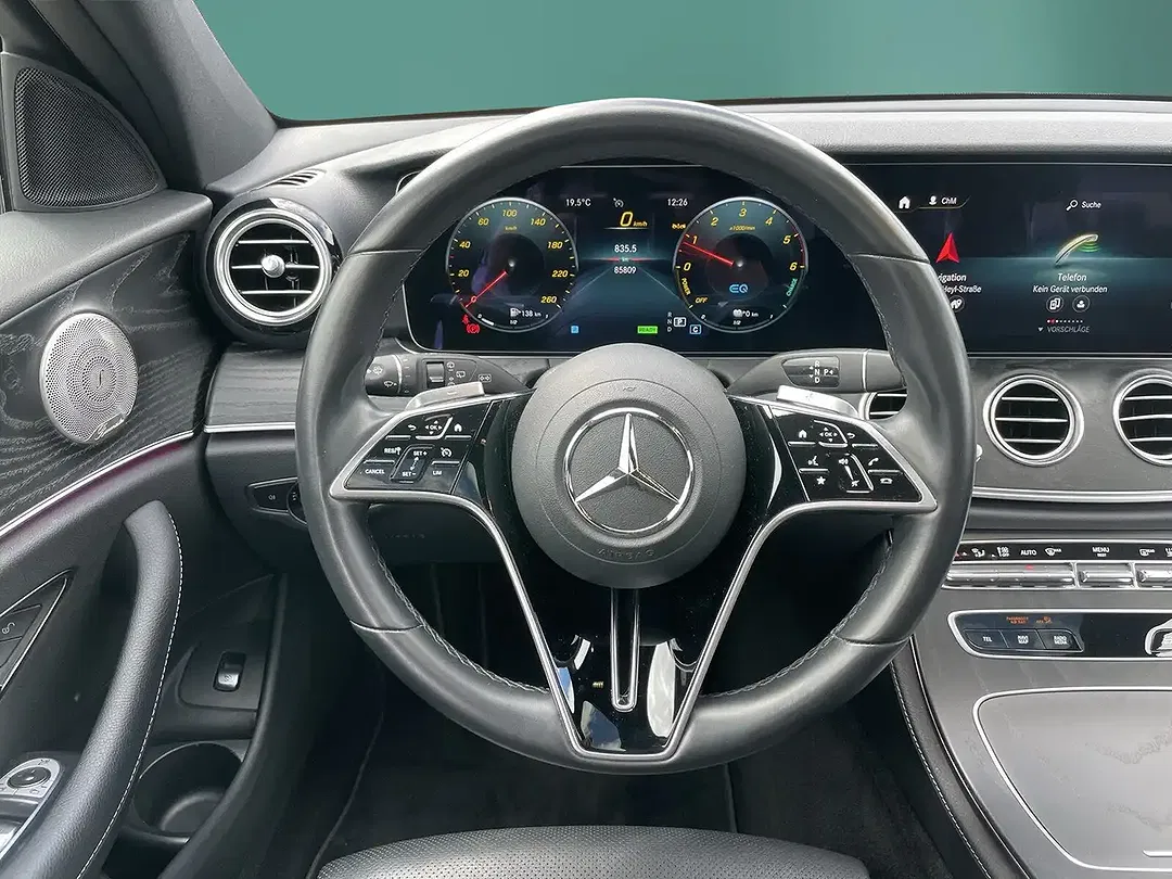 Mercedes-Benz E 300 - Thumbnail 11