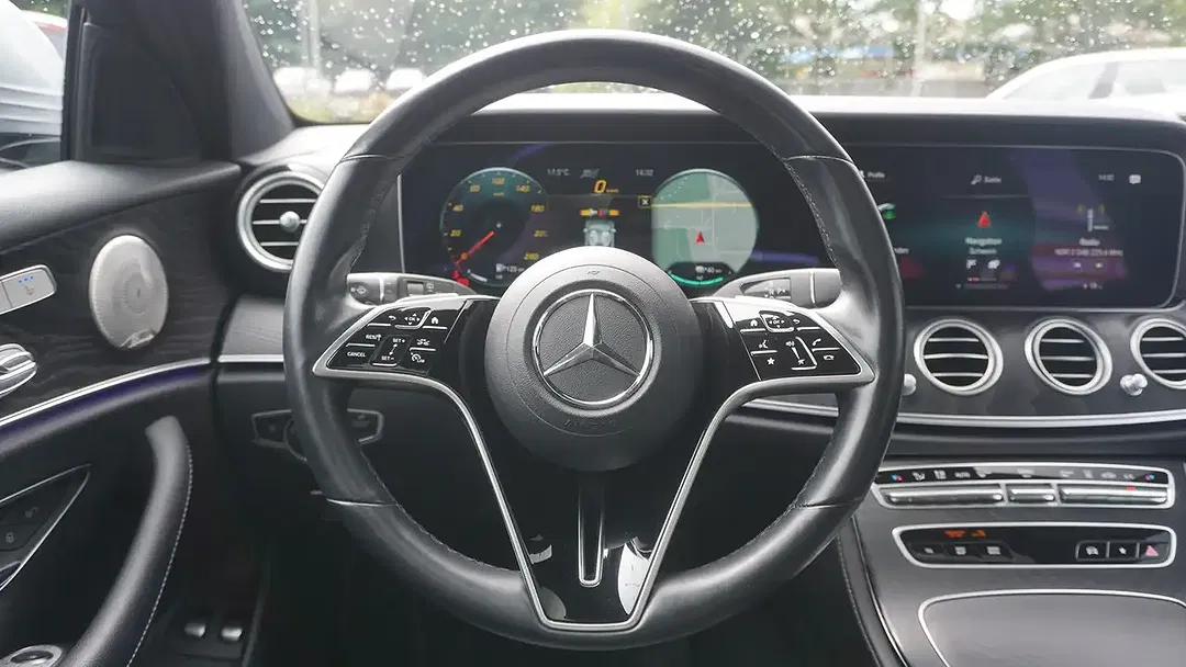 Mercedes-Benz E 300 - Thumbnail 10