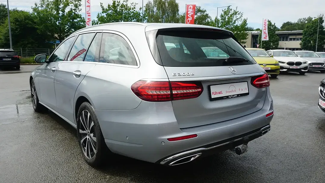Mercedes-Benz E 300 - Thumbnail 3