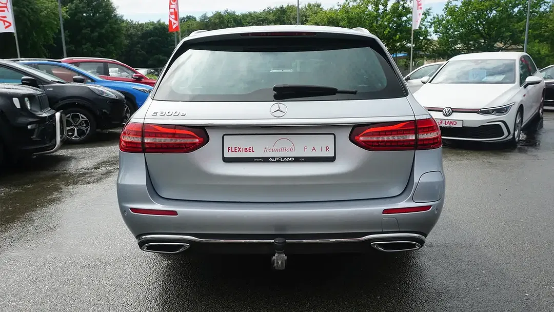 Mercedes-Benz E 300 - Thumbnail 4