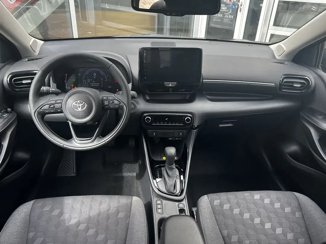 Toyota Yaris - Thumbnail 9