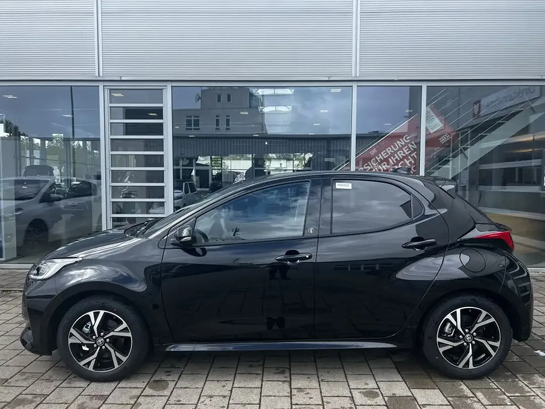 Toyota Yaris - Thumbnail 3