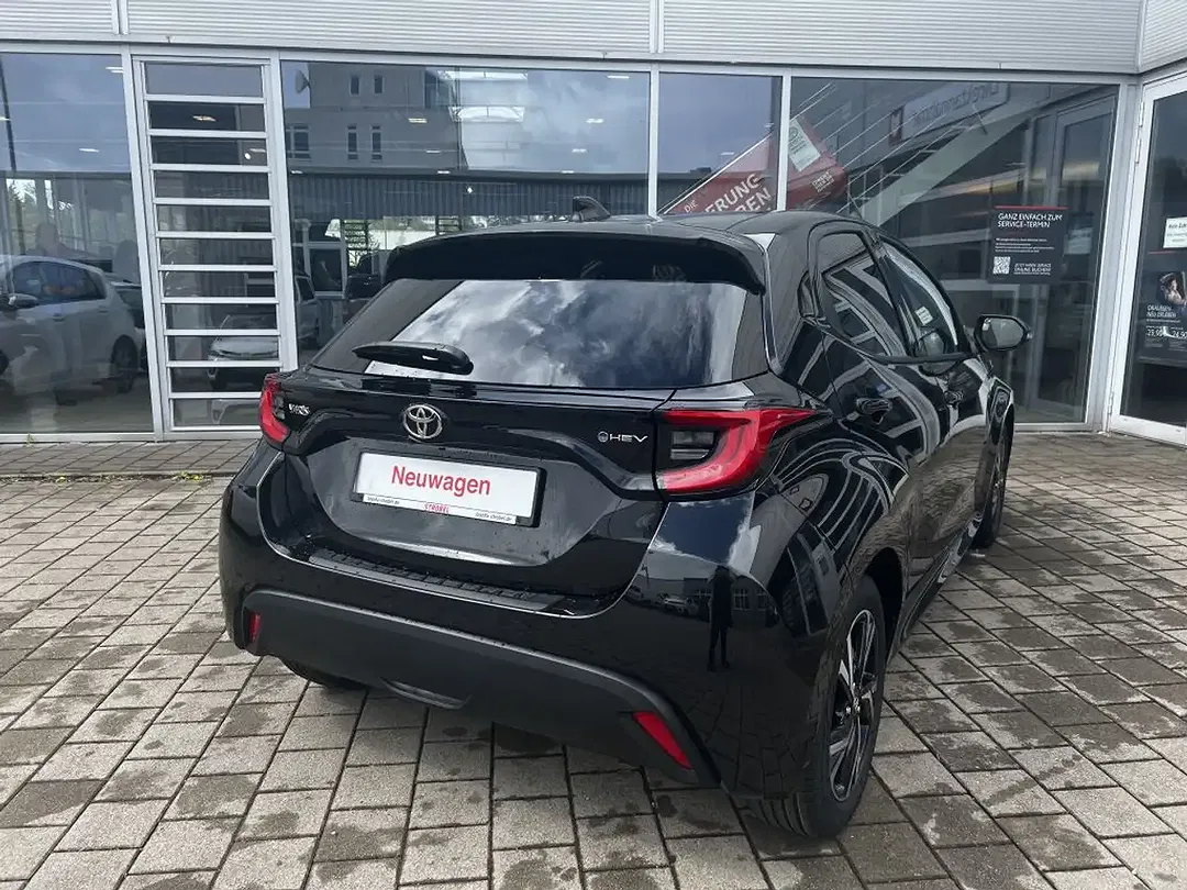 Toyota Yaris - Thumbnail 6