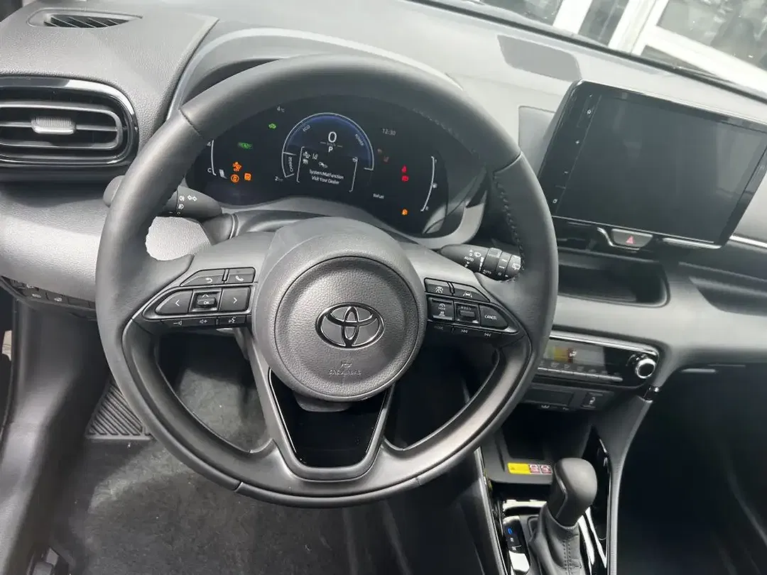 Toyota Yaris - Thumbnail 8