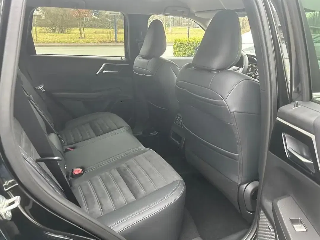 Mitsubishi Outlander - Thumbnail 11