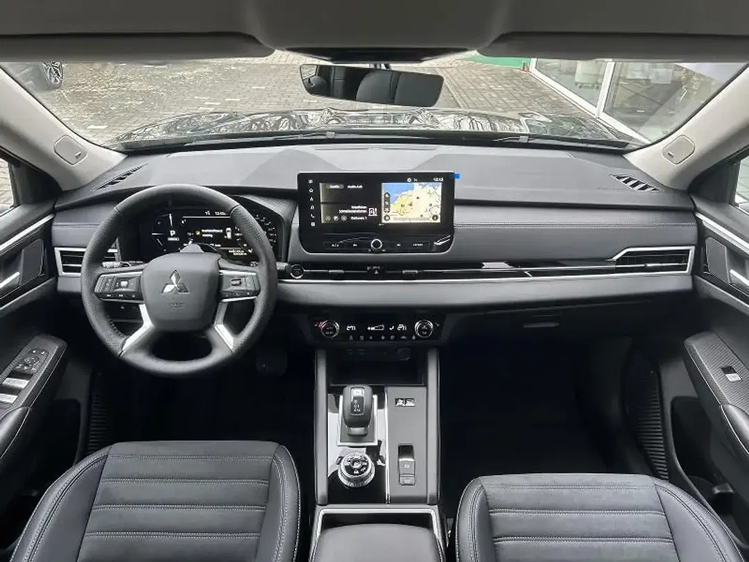 Mitsubishi Outlander - Thumbnail 12