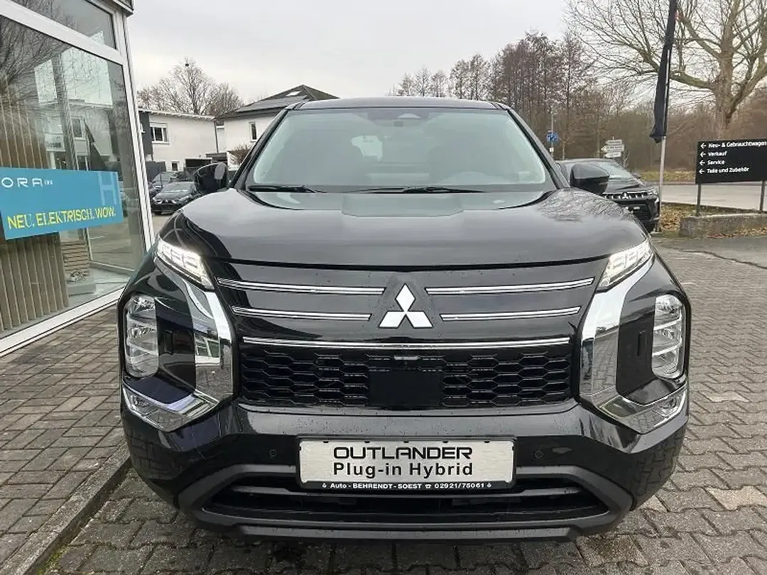 Mitsubishi Outlander - Thumbnail 2