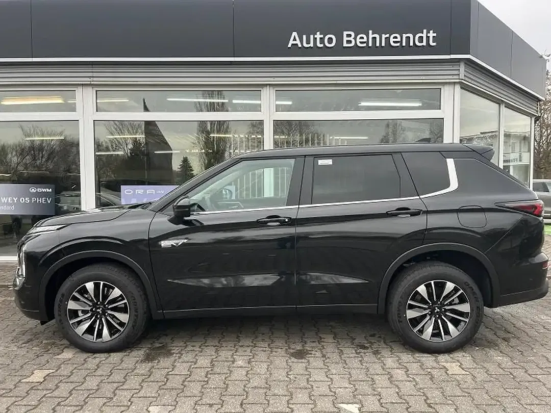 Mitsubishi Outlander - Thumbnail 3