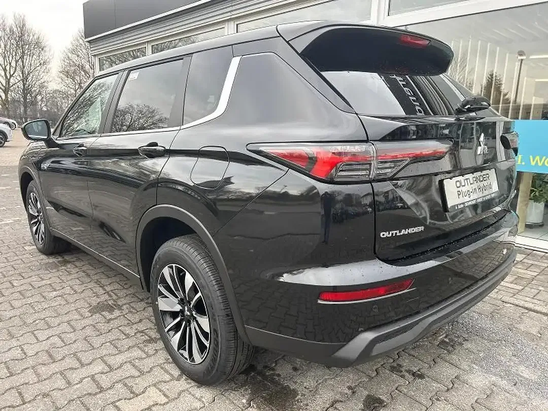 Mitsubishi Outlander - Thumbnail 4