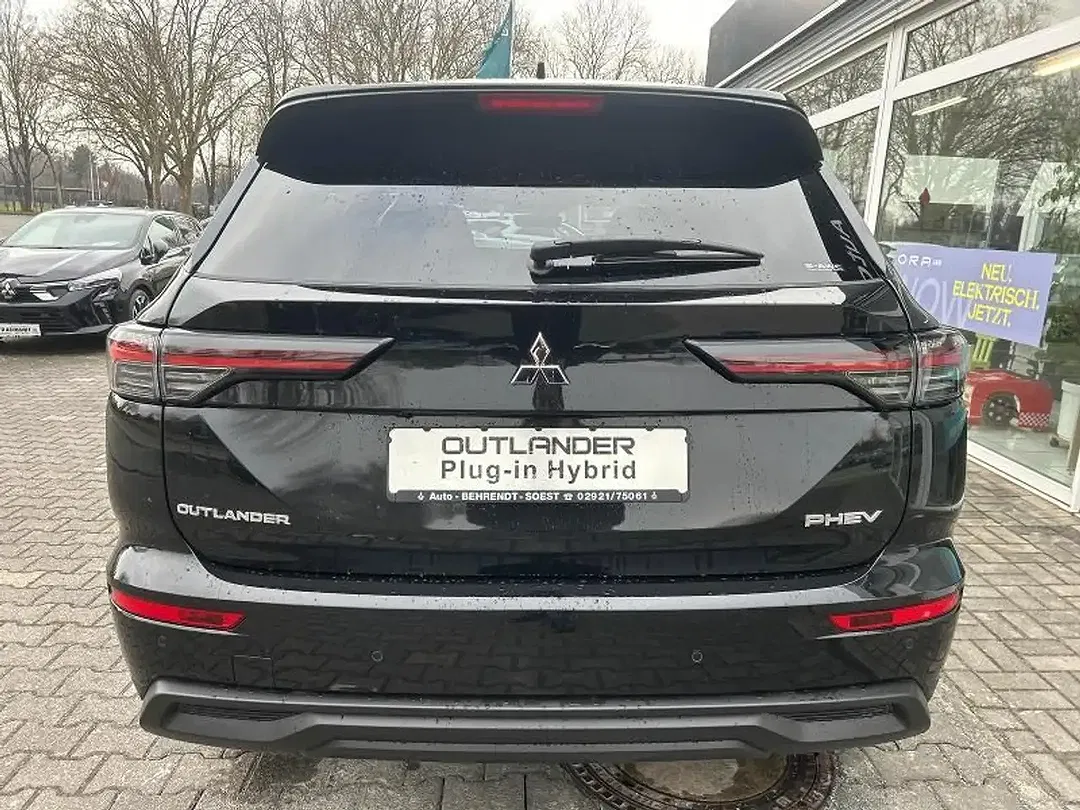 Mitsubishi Outlander - Thumbnail 5