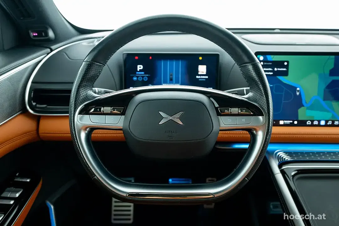 Xpeng G9 - Thumbnail 5