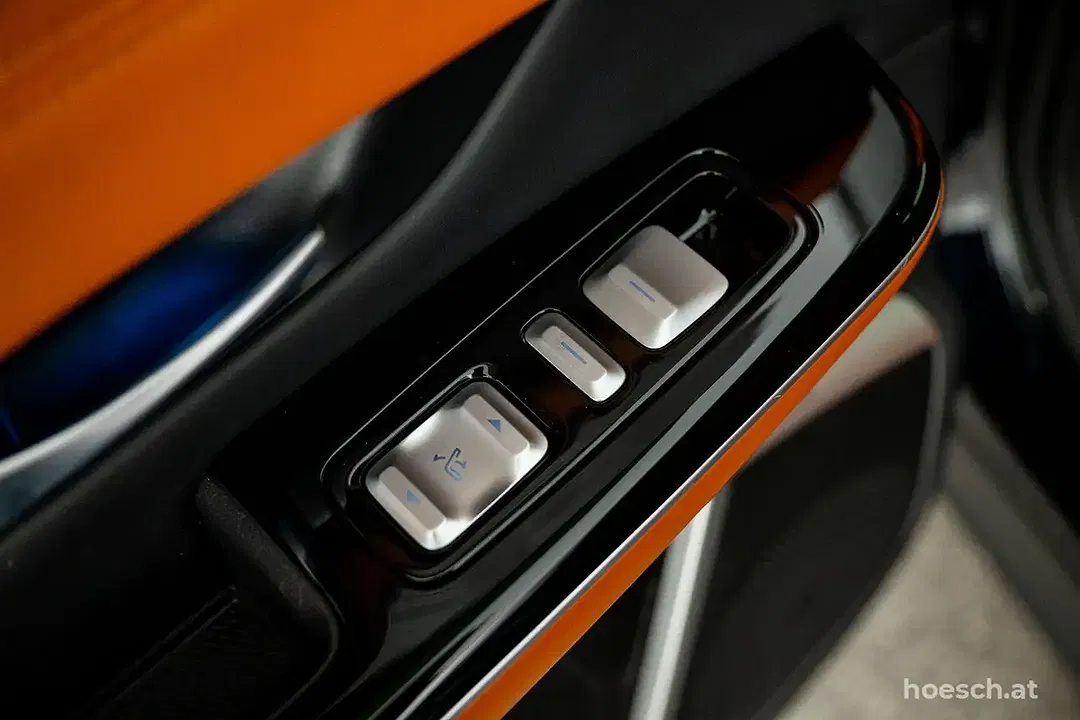 Xpeng G9 - Thumbnail 7