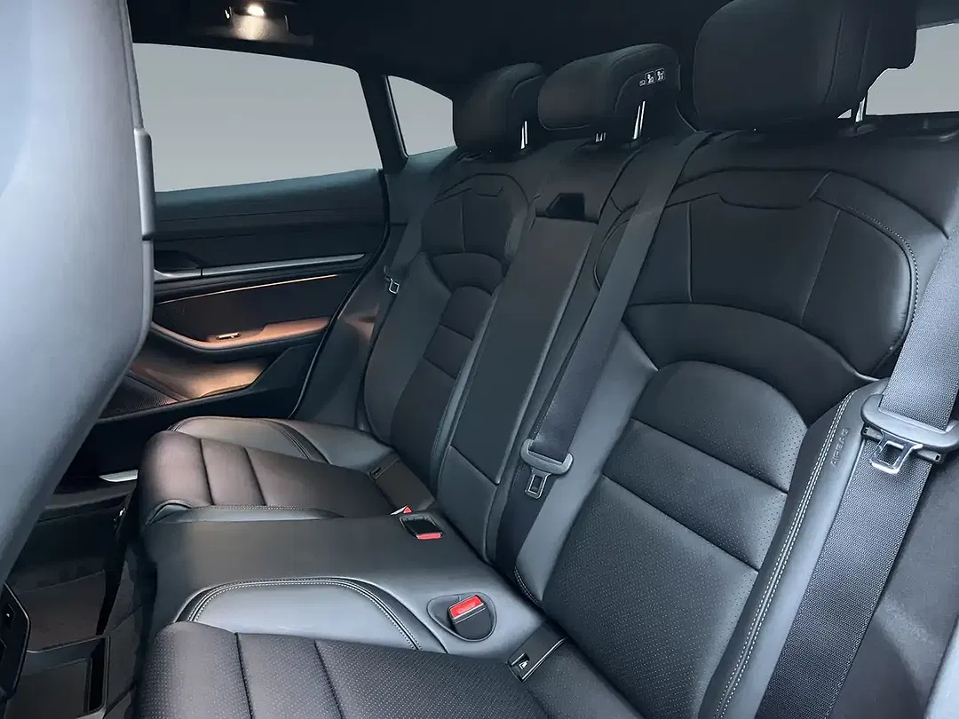 Porsche Taycan - Thumbnail 11