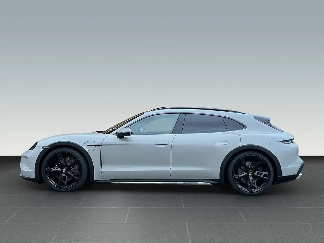 Porsche Taycan - Thumbnail 2