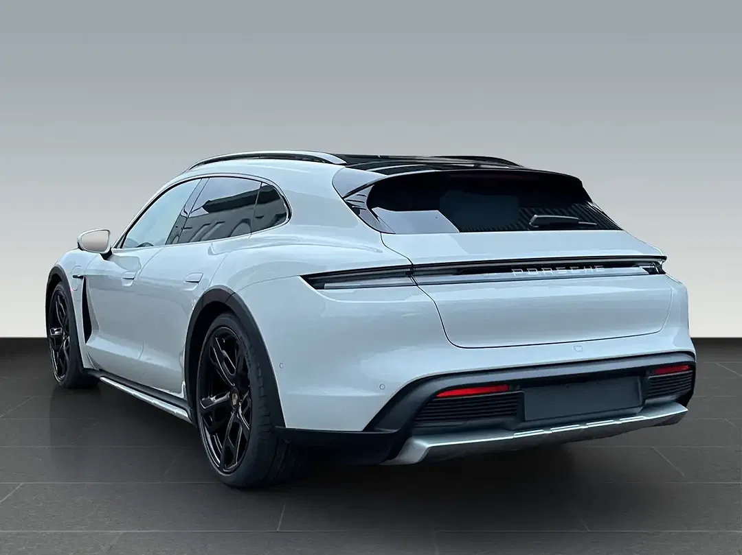 Porsche Taycan - Thumbnail 3