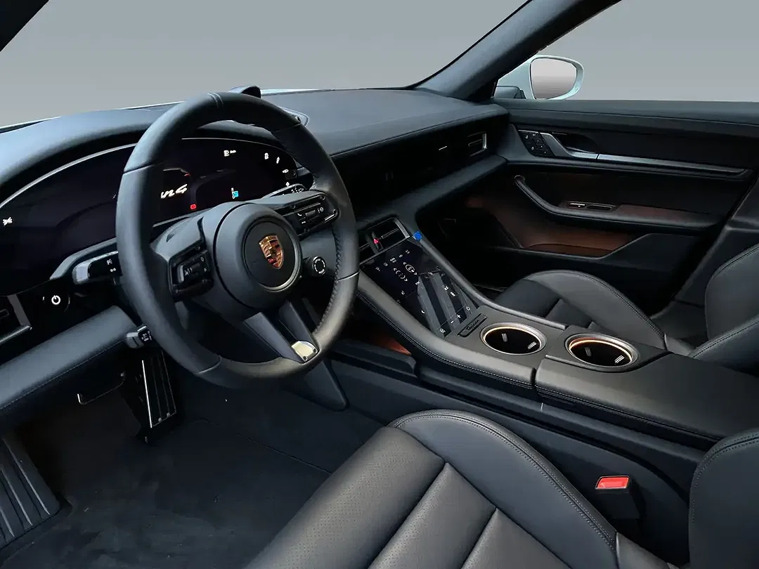 Porsche Taycan - Thumbnail 4