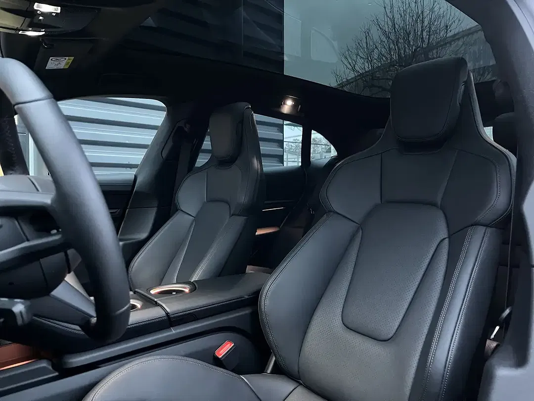 Porsche Taycan - Thumbnail 5