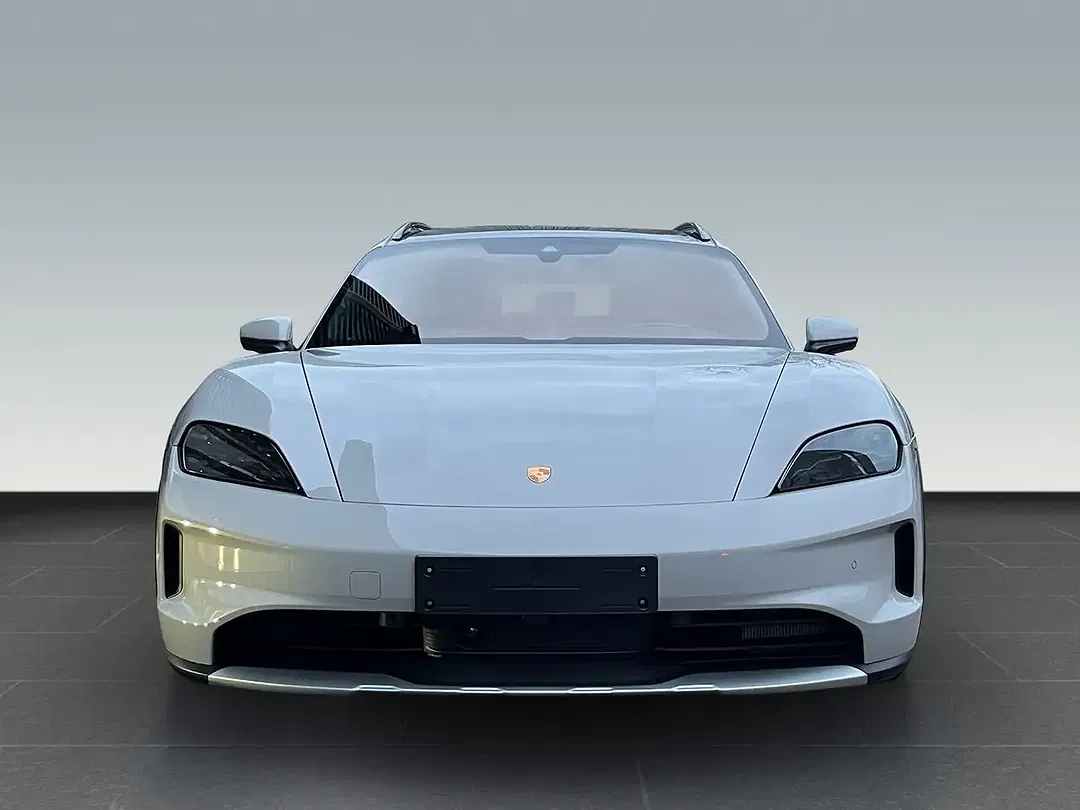Porsche Taycan - Thumbnail 6