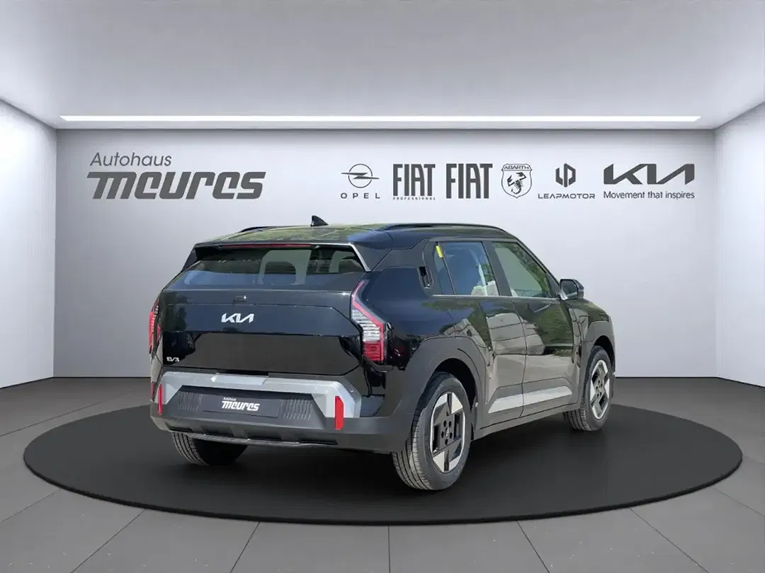 Kia EV3 - Thumbnail 4
