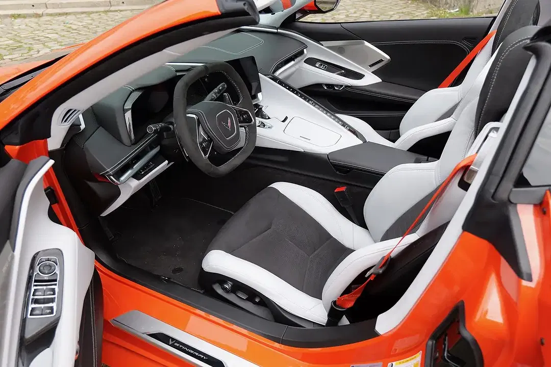 Corvette Stingray - Thumbnail 8