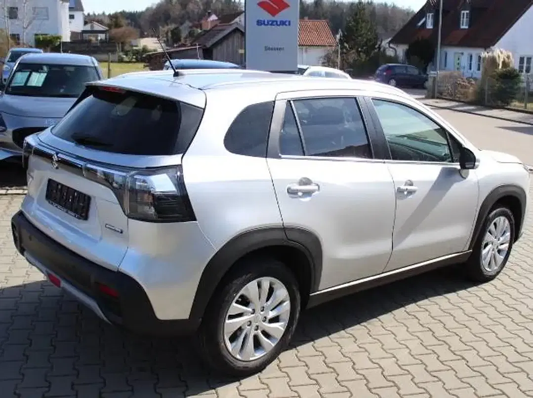 Suzuki S-Cross - Thumbnail 3
