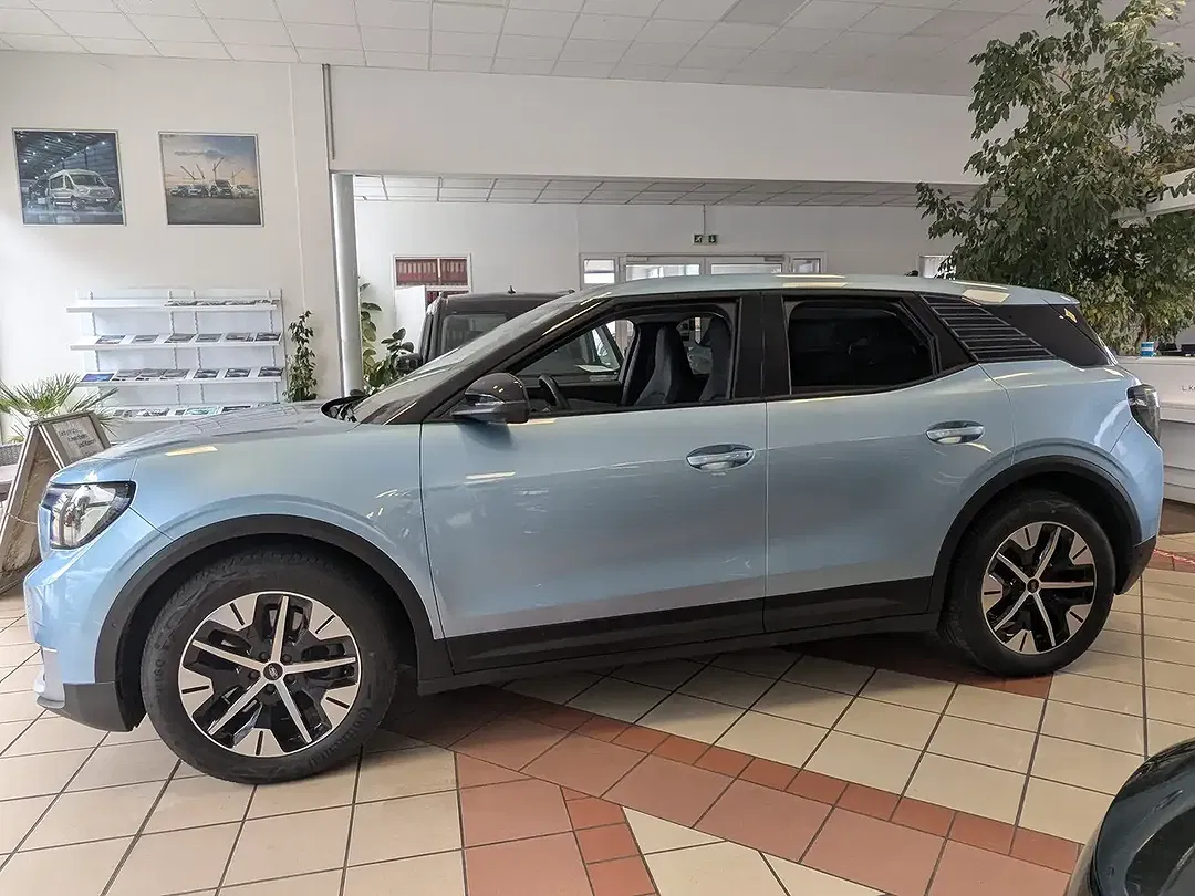 Ford Explorer - Thumbnail 2