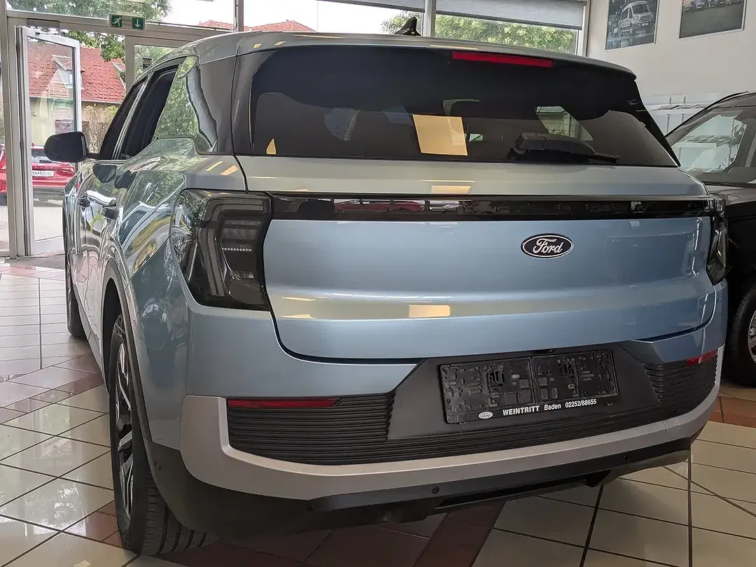 Ford Explorer - Thumbnail 3