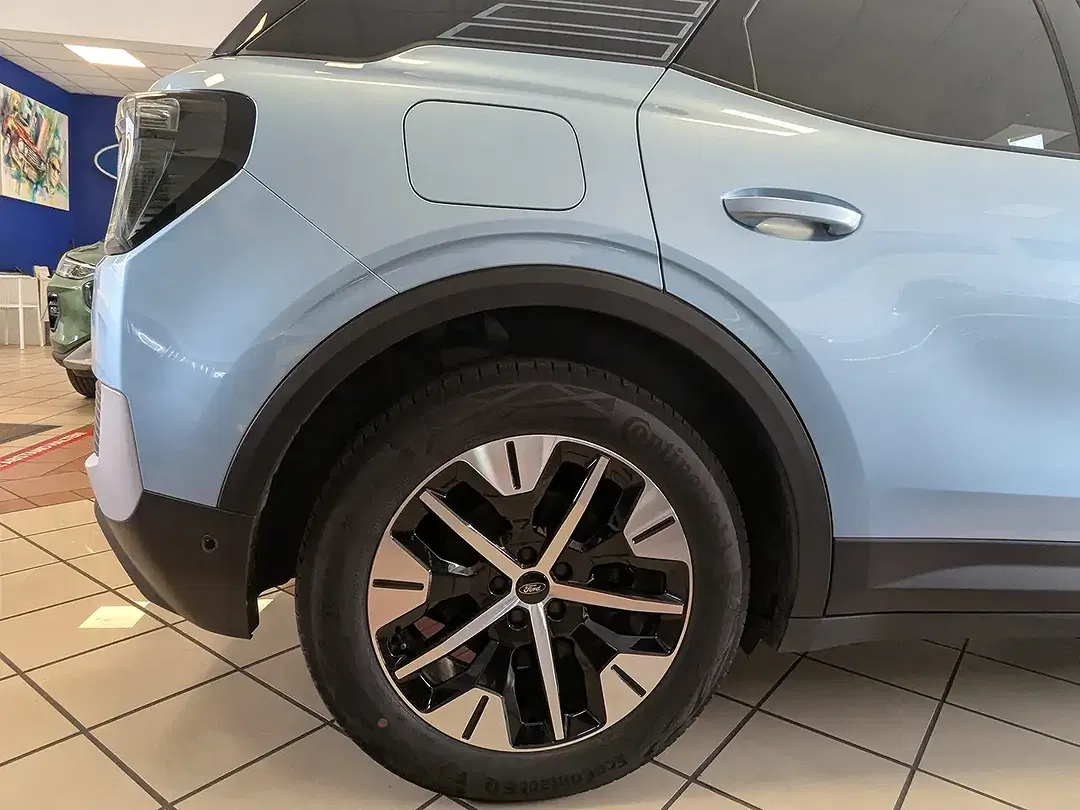 Ford Explorer - Thumbnail 4
