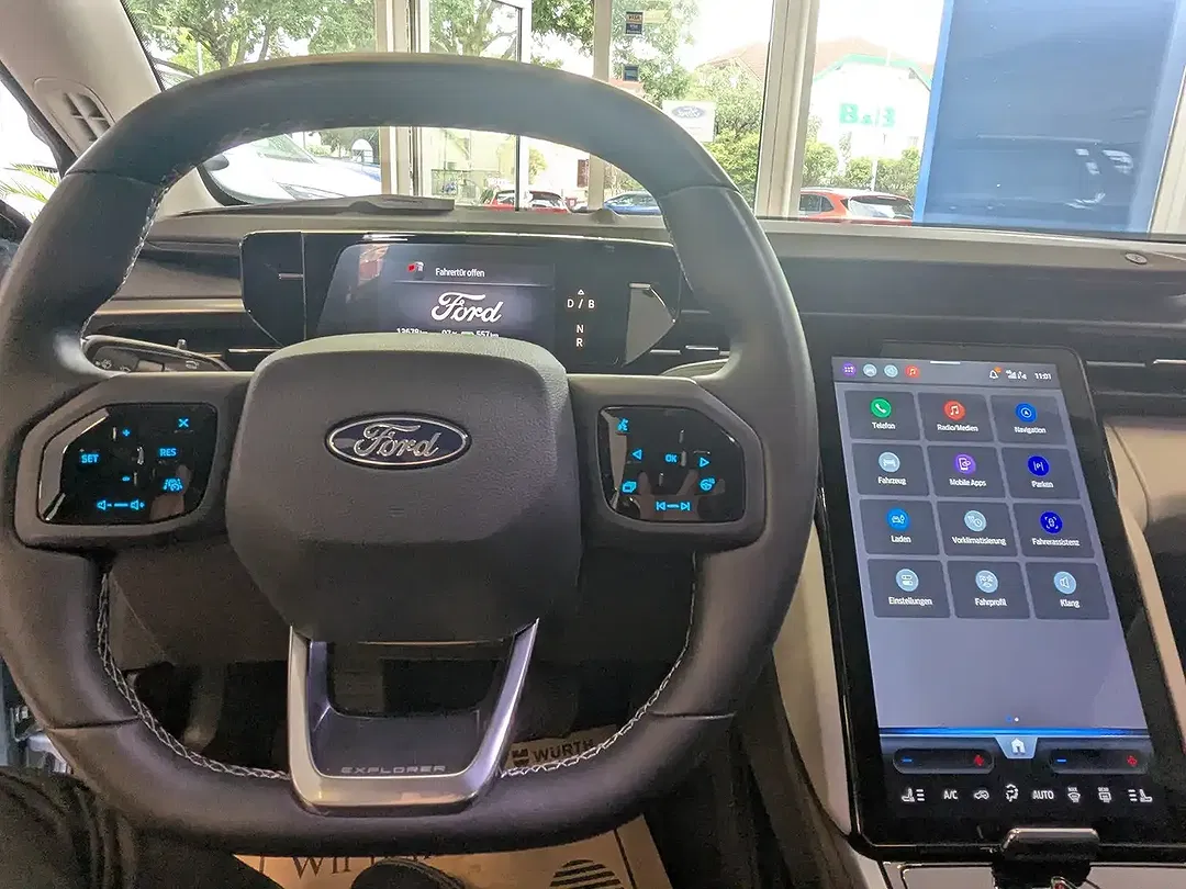 Ford Explorer - Thumbnail 8