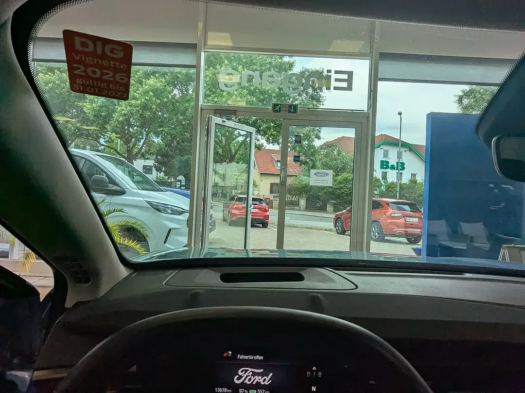 Ford Explorer - Thumbnail 9