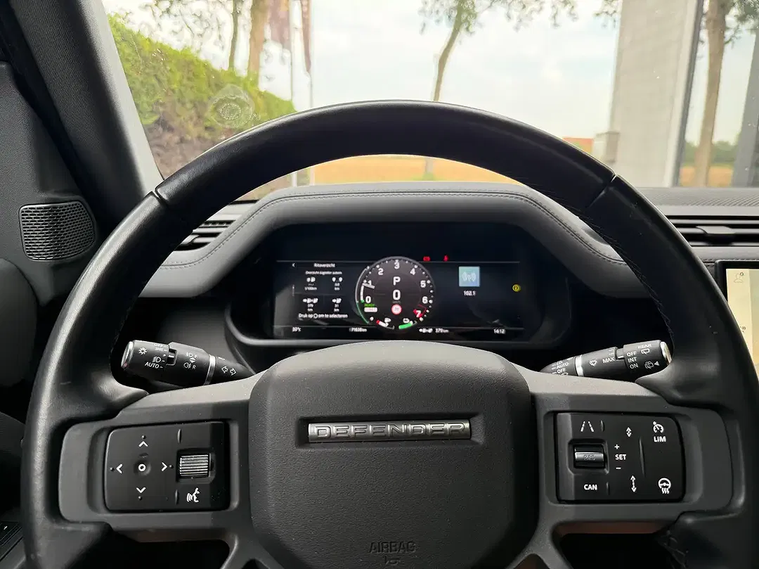 Land Rover Defender - Thumbnail 5