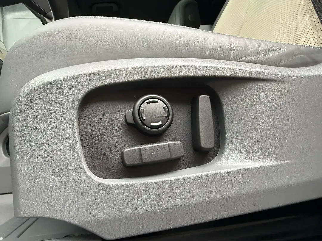 Land Rover Defender - Thumbnail 7