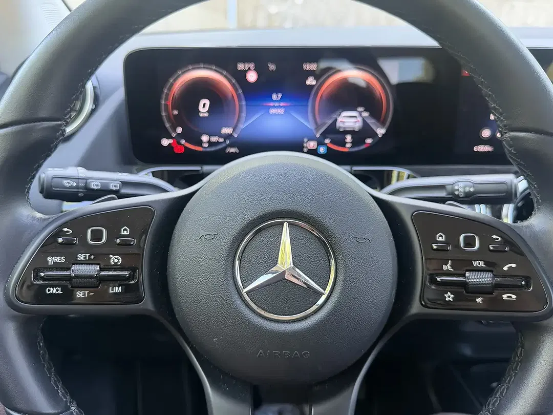 Mercedes-Benz GLA 180 - Thumbnail 11