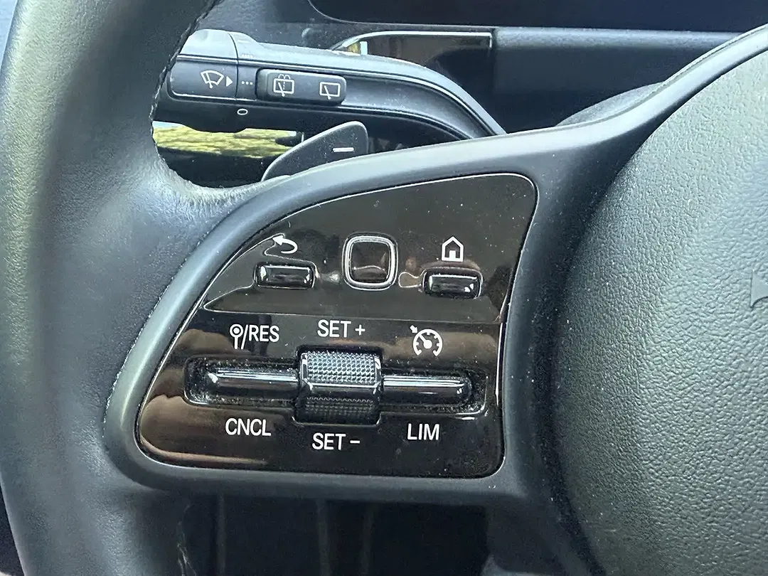 Mercedes-Benz GLA 180 - Thumbnail 12