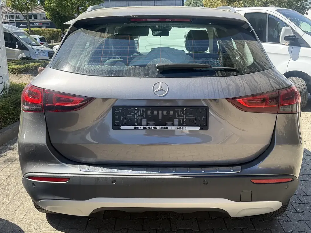 Mercedes-Benz GLA 180 - Thumbnail 3