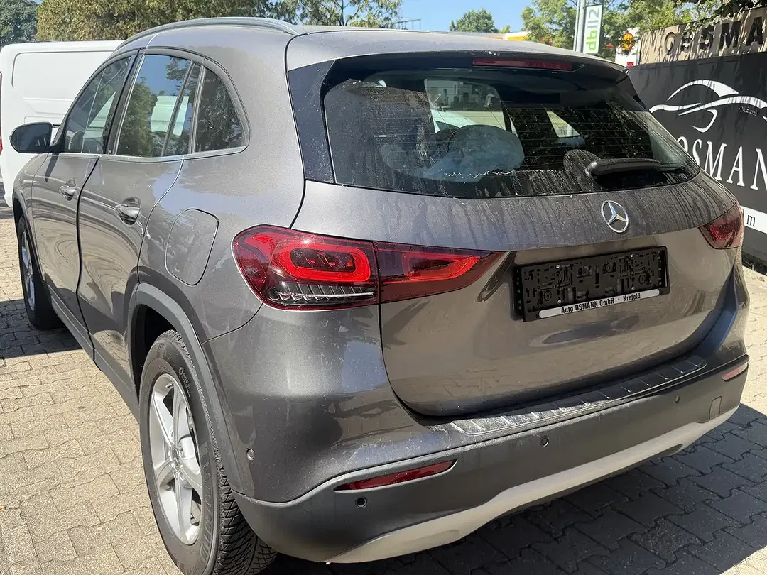 Mercedes-Benz GLA 180 - Thumbnail 4