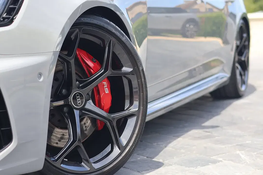 Audi RS4 - Thumbnail 2
