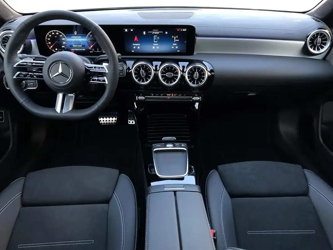 Mercedes-Benz CLA 200 - Thumbnail 4