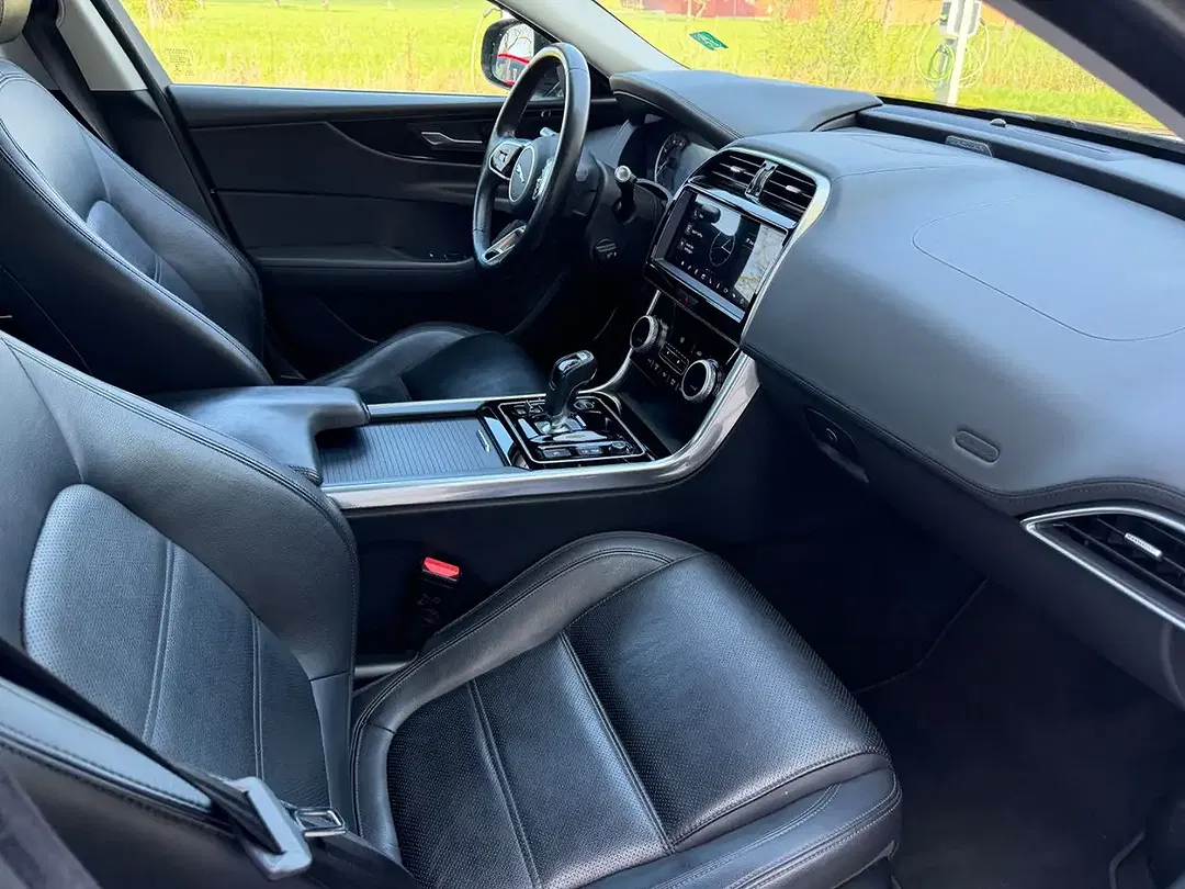 Jaguar XE - Thumbnail 13