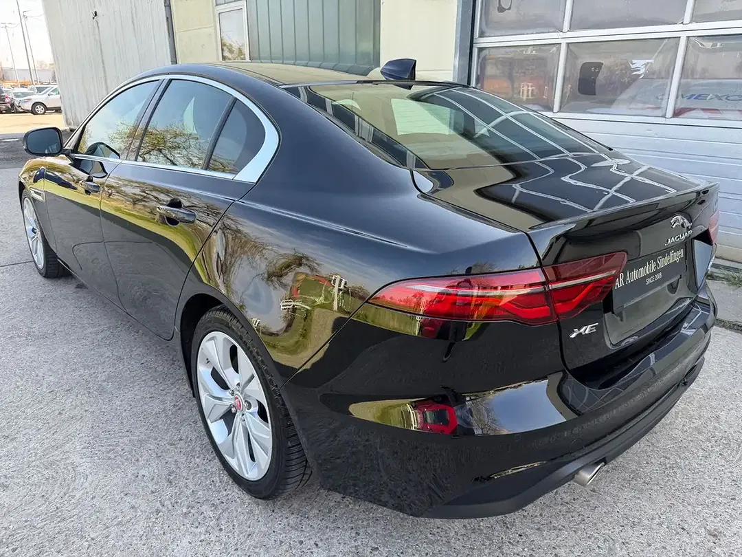 Jaguar XE - Thumbnail 7
