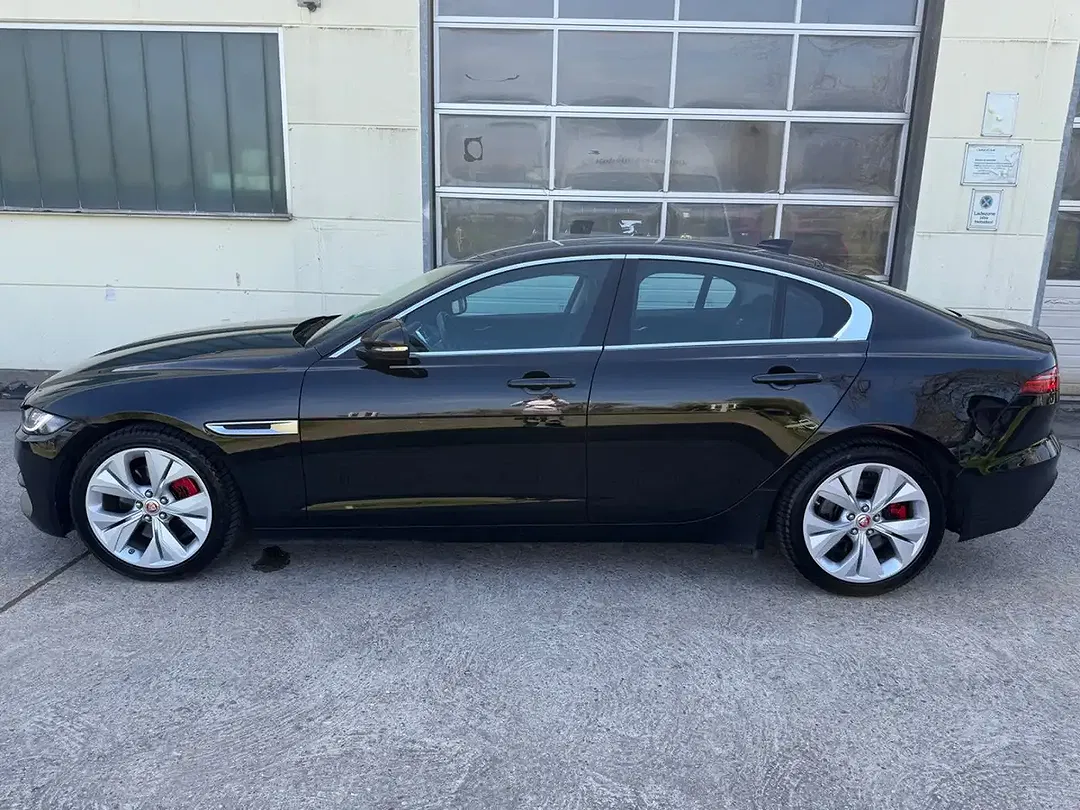 Jaguar XE - Thumbnail 8
