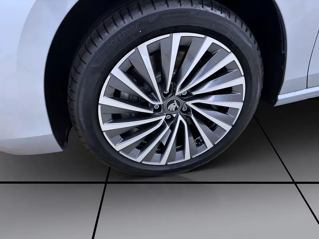 Skoda Superb - Thumbnail 8