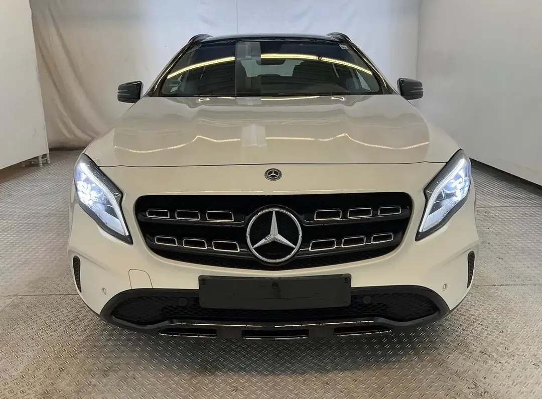 Mercedes-Benz GLA 200 - Thumbnail 4