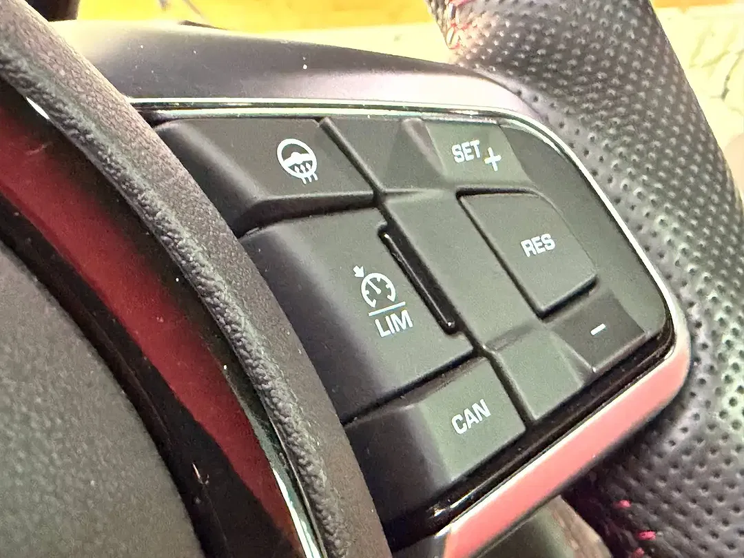 Jaguar F-Type - Thumbnail 27