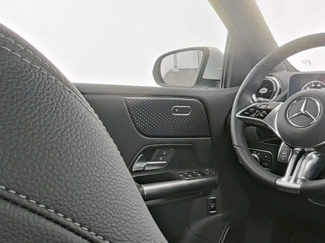 Mercedes-Benz B 200 - Thumbnail 9