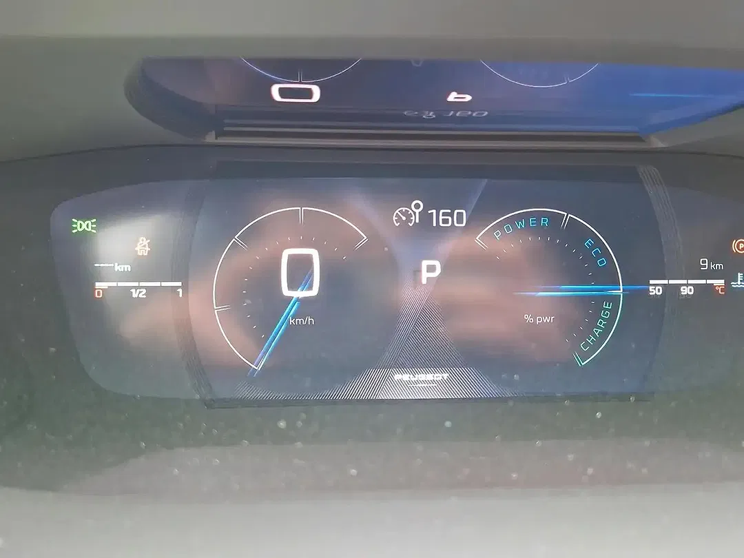 Peugeot 208 - Thumbnail 10