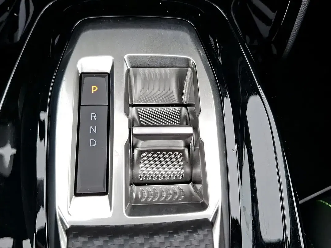 Peugeot 208 - Thumbnail 11