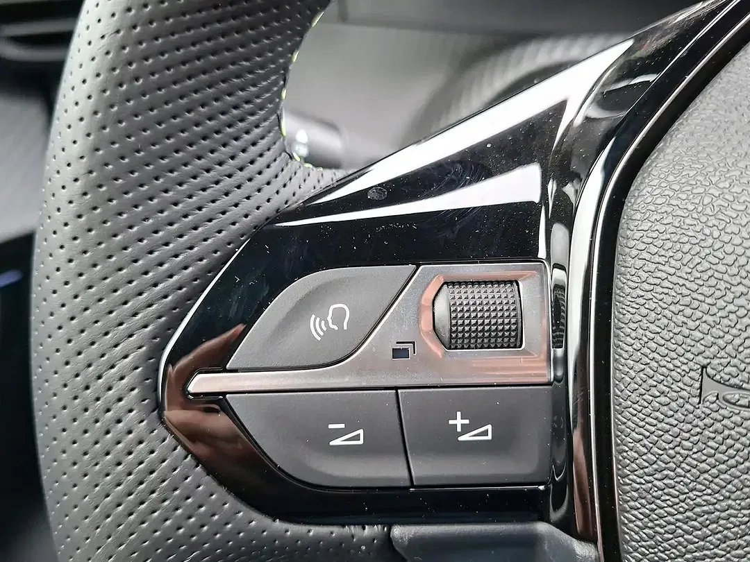 Peugeot 208 - Thumbnail 13