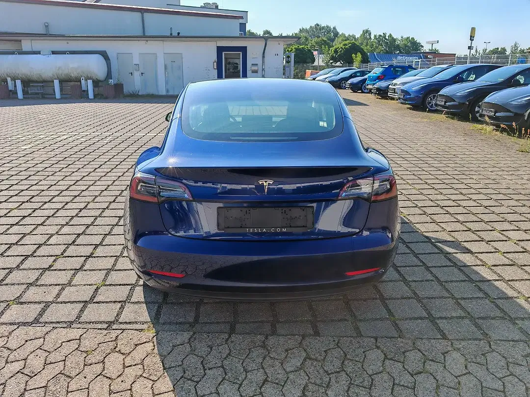 Tesla Model 3 - Thumbnail 12